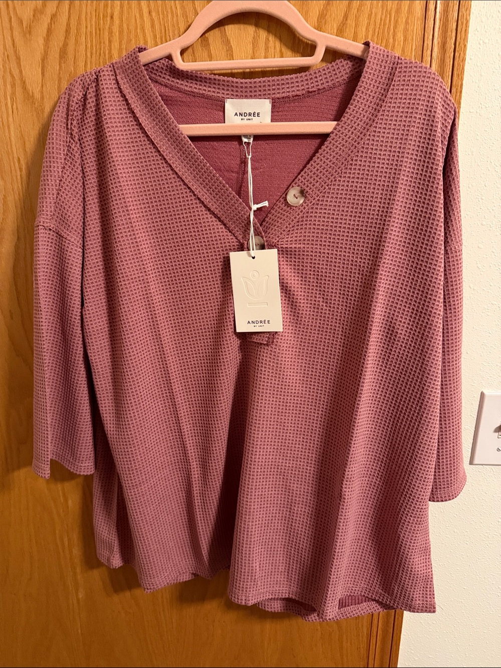 🫶🏼5 for $45!!🫶🏼ANDREE BY UNIT Dusty Mauve Waffle V-Neck Short Sleeve Top